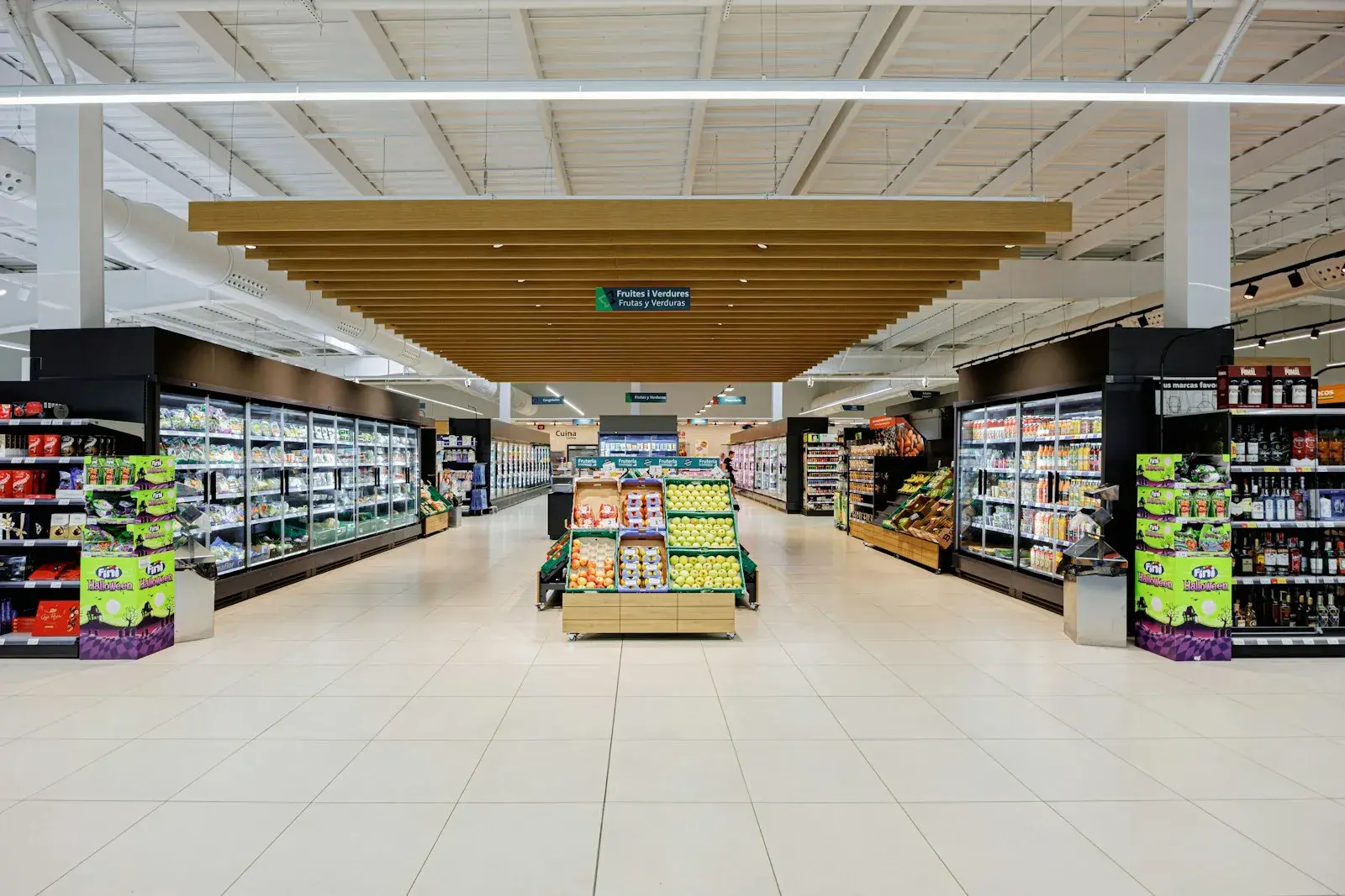 Surface de vente d'un magasin de grande distribution