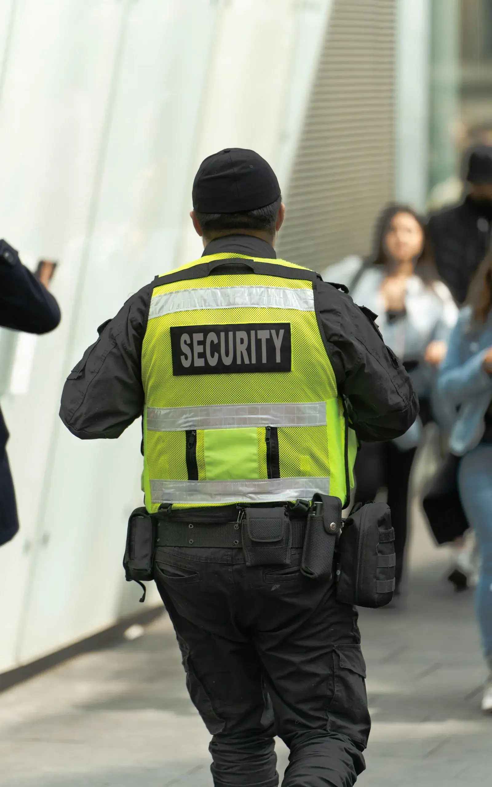 Agent de sécurité en ronde extérieure